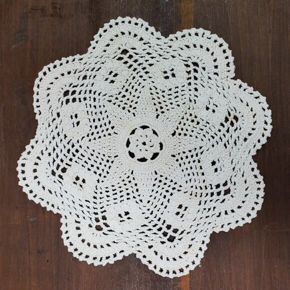 Vintage Crochet Doily 9.5 Inch Round Star Scallop Beige - Picture 1 of 2